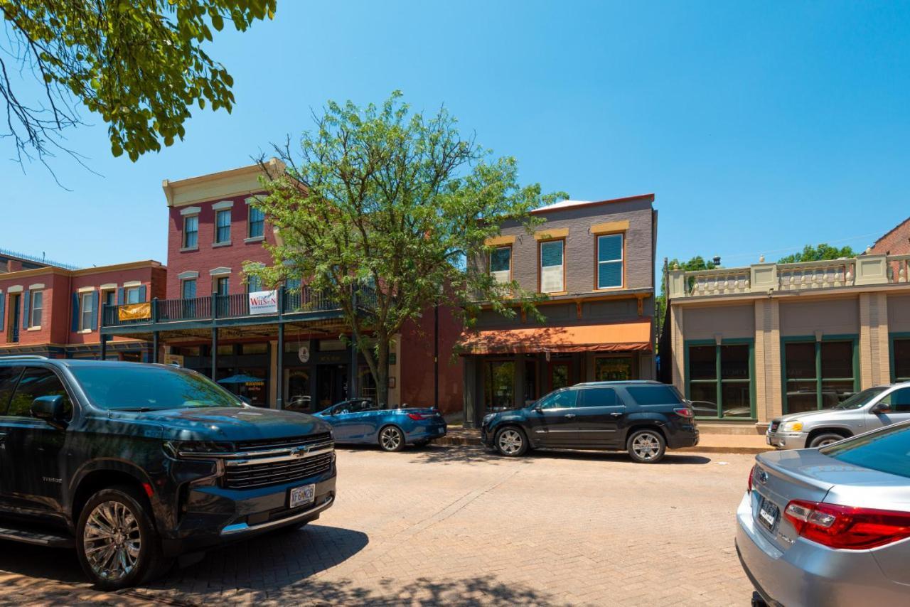 115 N Main Huge 2 Bedroom Unit On Main Street Saint Charles 외부 사진